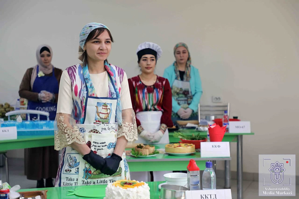 Kochada bir yosh qizni oldi