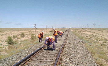 Железнодорожная дистанция пути Каракалпакстана: Путейцы вносят свой вклад в безопасное и надежное движение грузовых и пассажирских поездов