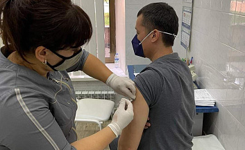 Temiryo‘lchilarni “COVID –19” koronavirus infeksiyasiga qarshi emlash davom ettirilmoqda