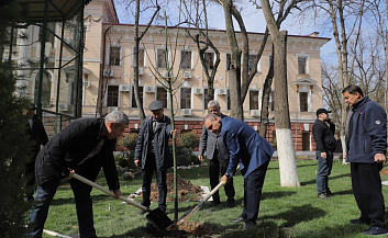 Umumxalq  hasharida temir yo‘l hududlari obodonlashtirilib, yashil makonlar soni yanada ortdi