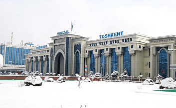 Korrupsiyaga qarshi kurashish agentligi direktori Akmal Burxanov “Toshkent-Markaziy” temir yo‘l vokzalida 