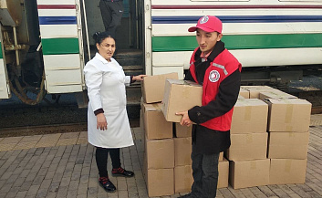 Keksa temiryo‘lchilarga oziq-ovqat mahsulotlari tarqatildi
