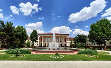 Железнодорожный транспорт - надёжный партнер на пути строительства динамично развивающейся страны